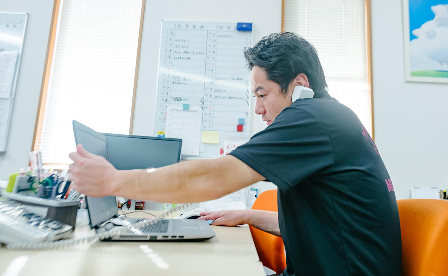 企画営業部門の作業風景