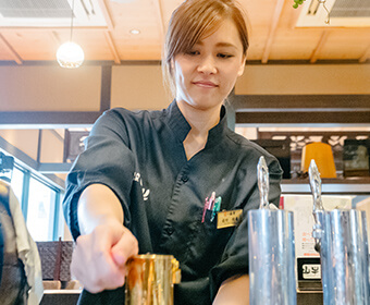 ドリンクを用意する様子