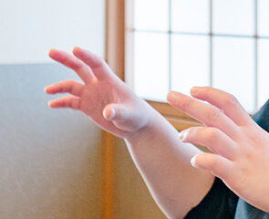 説明する様子