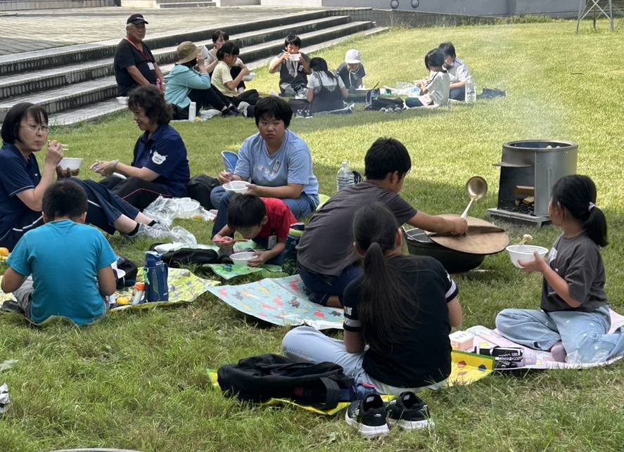 『幸生牛』の芋煮給食と食育活動を実施