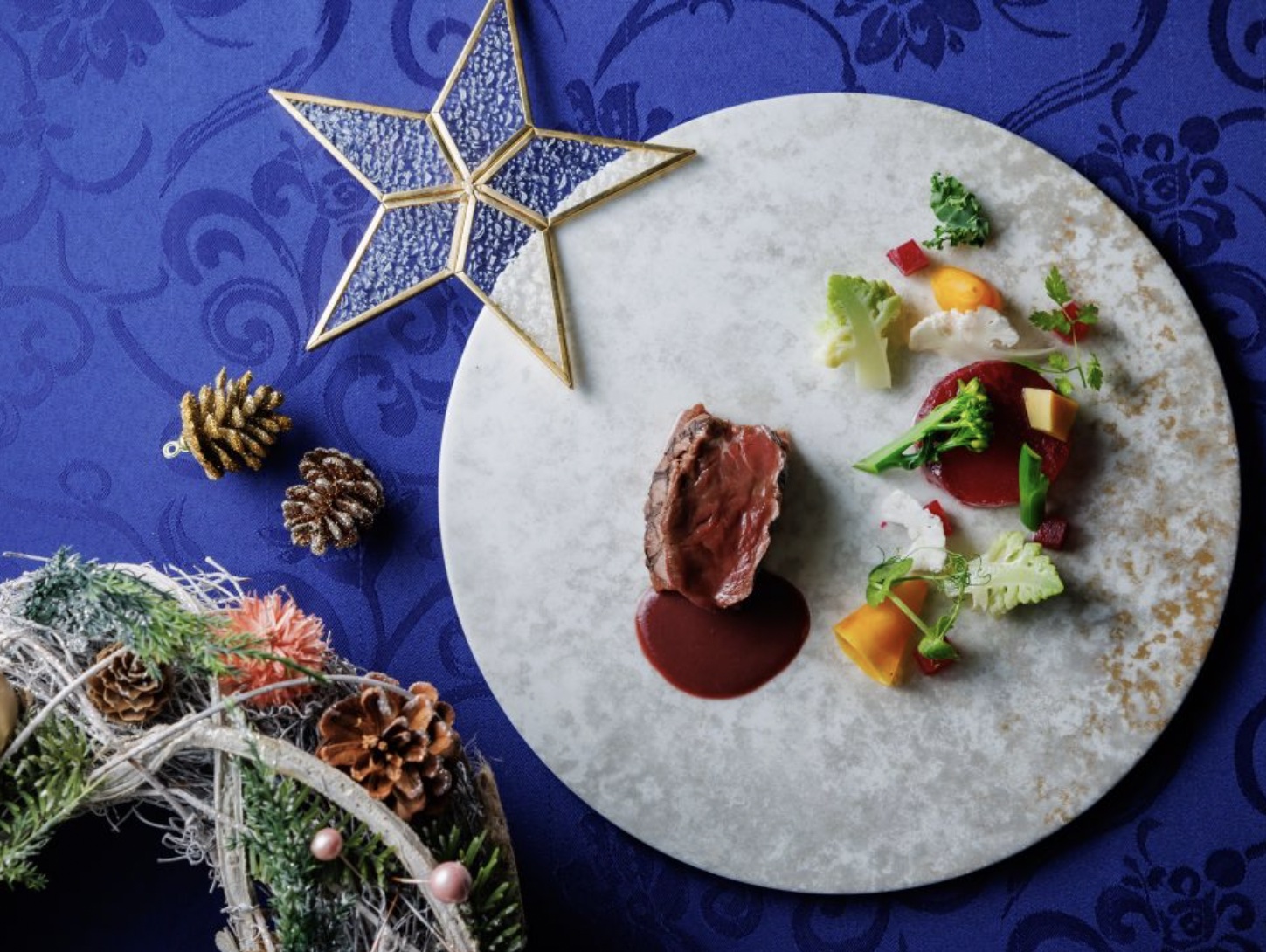 『幸生牛』がアーリークリスマスメニューのメインディッシュに