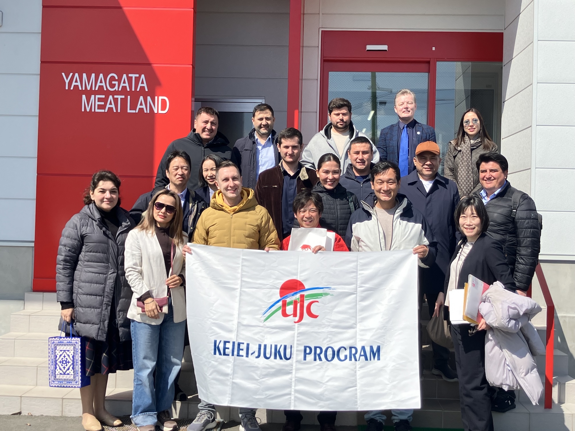 ウズベキスタンジャパンセンター経営塾修了者が視察