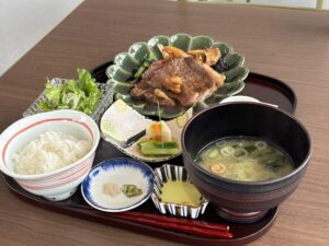 東北エプソンアクアリウムかもすい「魚匠ダイニング 沖海月」で「幸生牛ステーキランチ」が大好評